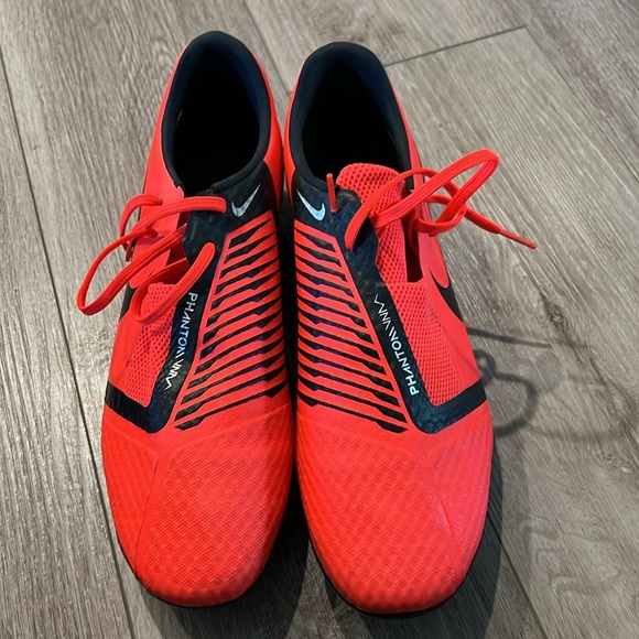 Nike Phantom Venom Soccer Cleats - Picture 2 of 4